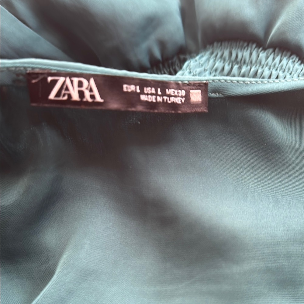 Zara Green Midi Dress with Bishop Sleeves and V-Neck 103 - Picture 7 of 8